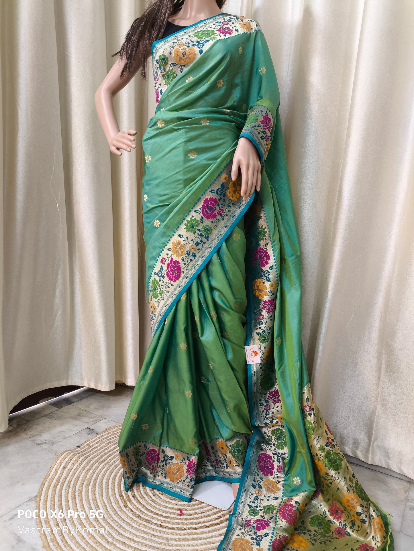 Saree - Dual Tone effect Paithani Silk